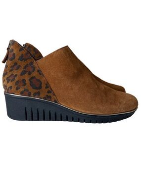 The Flexx Suede Wedge Booties Milky Way Cognac Animal Print Size 9